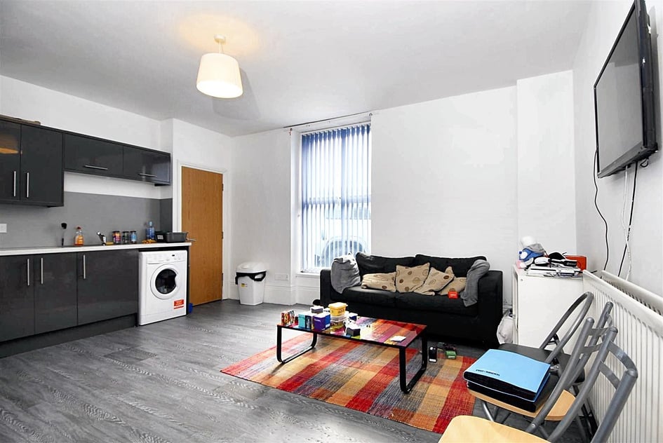 Hill Park Crescent, Flat 1, Greenbank, Plymouth - Image 2